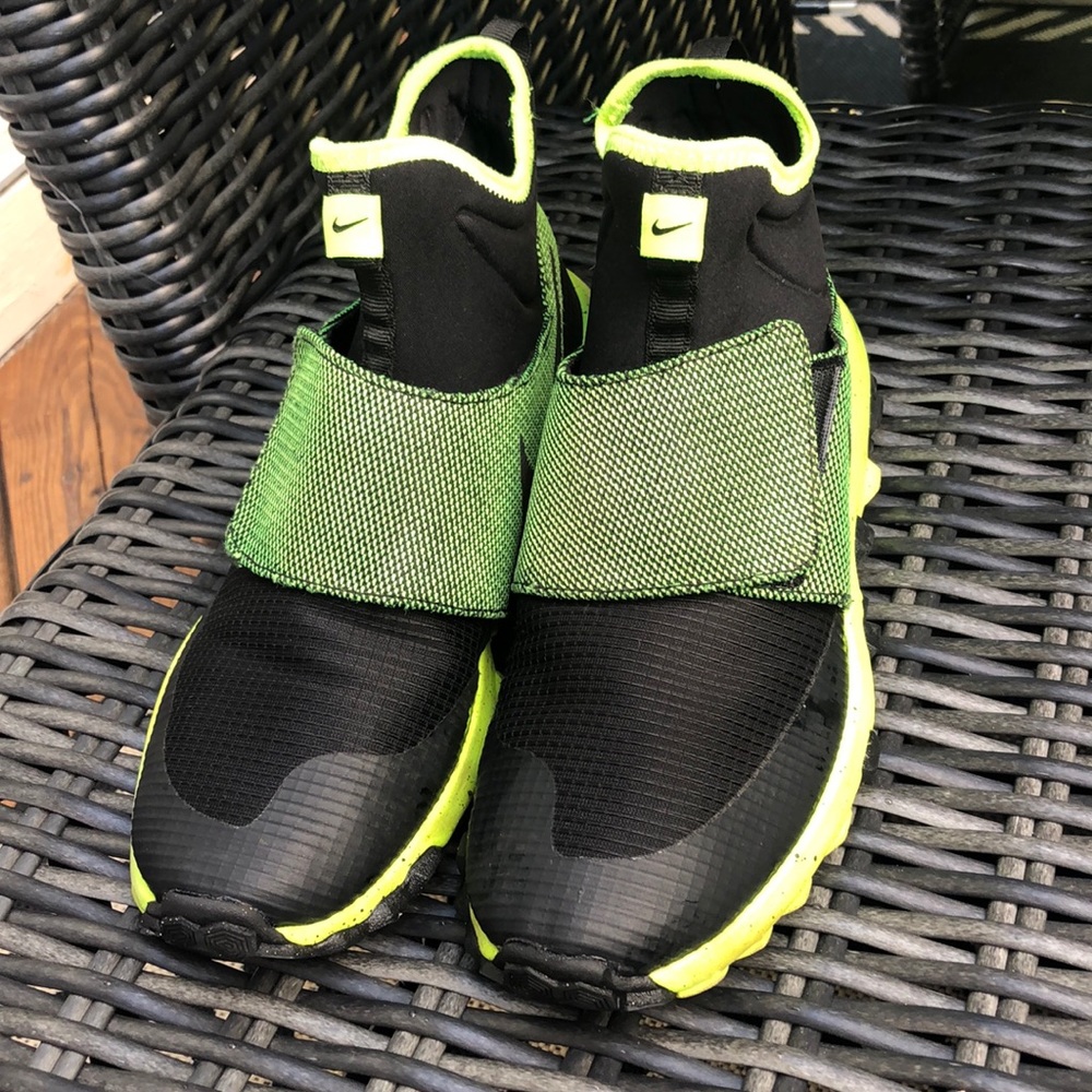 Nike Roshe Mid Stamina Black Volt Size 6.5Y RARE!!